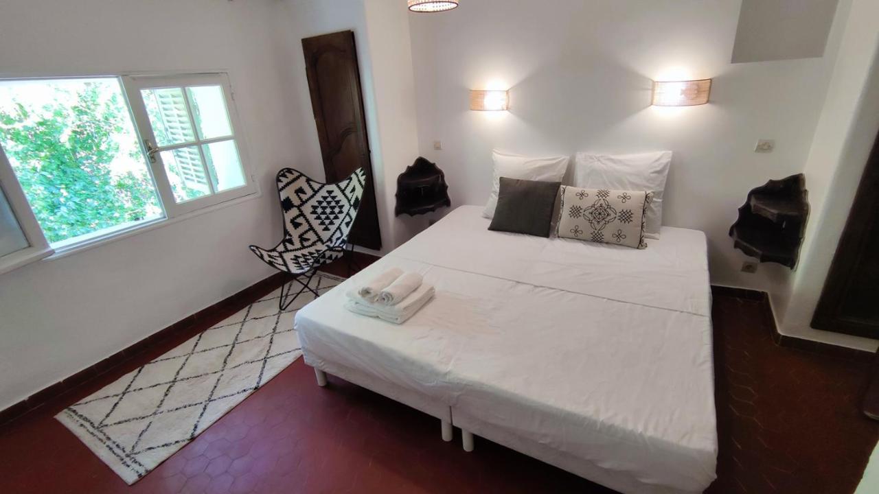 Logis Hotel & Restaurant Du Parc Gemenos Luaran gambar