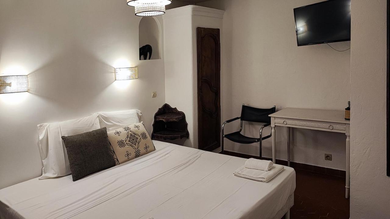 Logis Hotel & Restaurant Du Parc Gemenos Luaran gambar