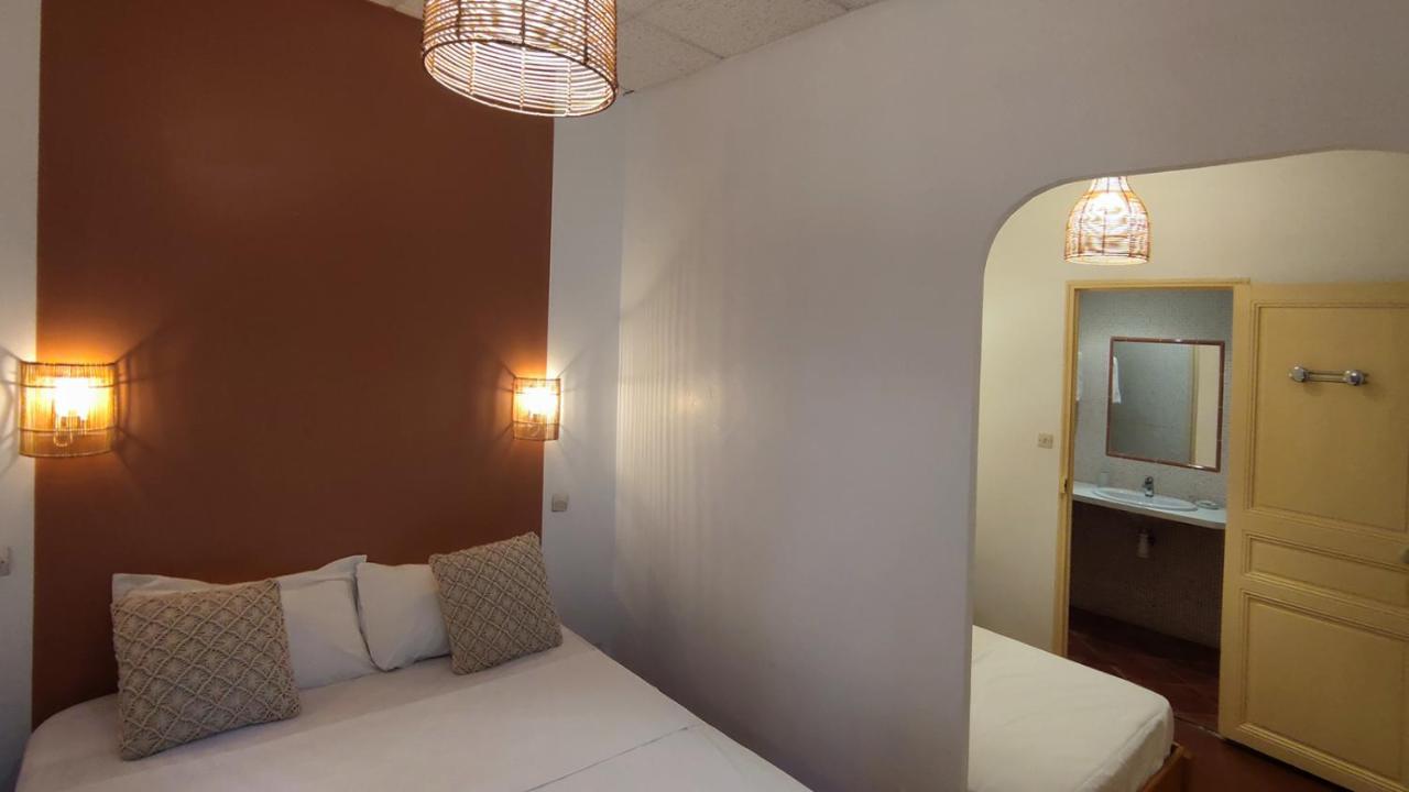 Logis Hotel & Restaurant Du Parc Gemenos Luaran gambar